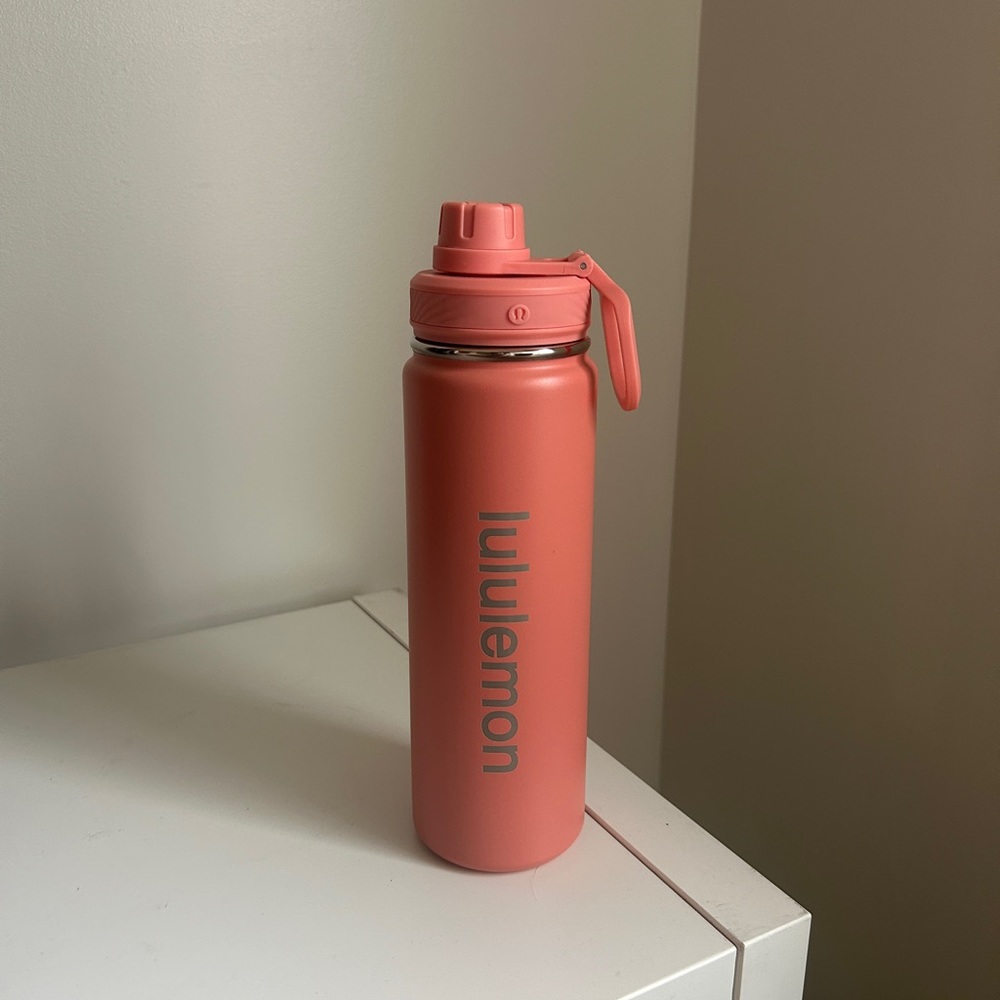 New Lululemon Back to Life Sports Water Bottle